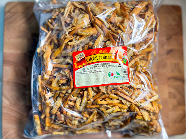 Нитка ЖАРЕНАЯ "Чеснок с зеленью" Oktobersnack 1 кг (сырный продукт) в Рязани